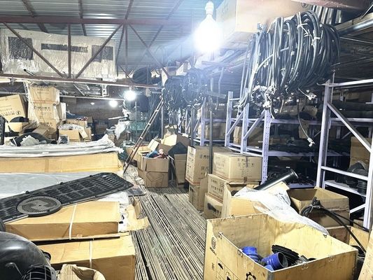 Shacman yedek parçaları X3000 debriyaj ana silindir DZ93189230090 ve depo montajı