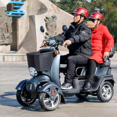 Ev halkı dört tekerlekli elektrikli araç küçük scooter yetişkinler ve yaşlılar için üç koltuklu ayarlanabilir elektrikli araç